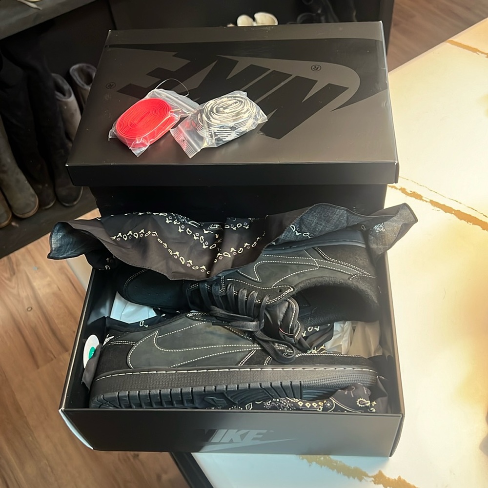 Jordan Travis Scott low 1 black phantom